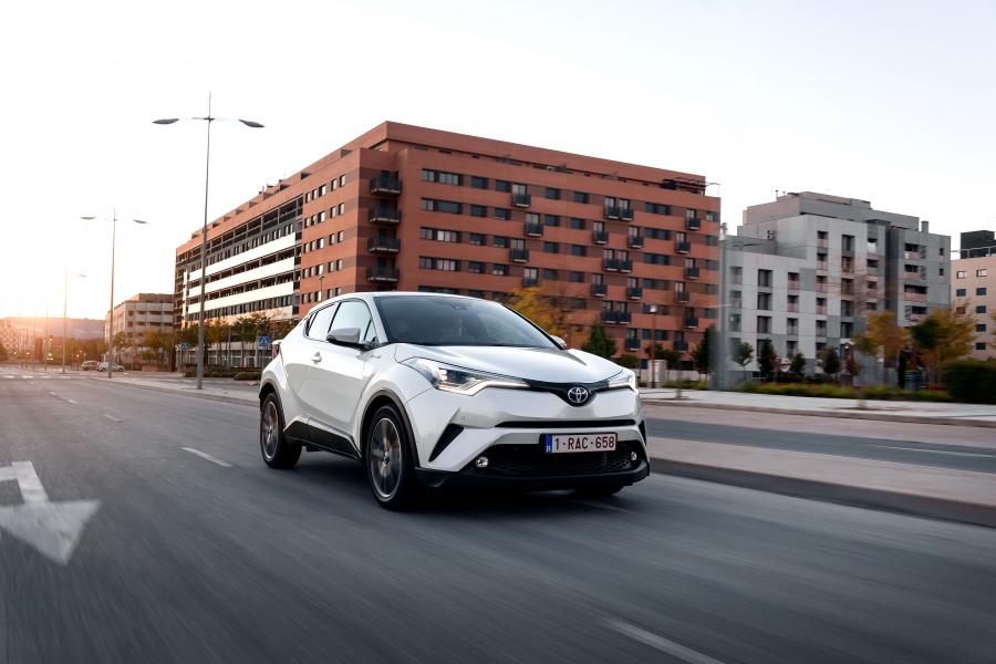  Toyota C-HR Hybrid 2016 года  (WW) (фото 30 из 31)